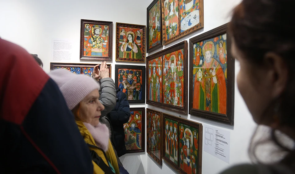 "Крихкіші за скло": колекція ікон на склі Остапа Лозинського