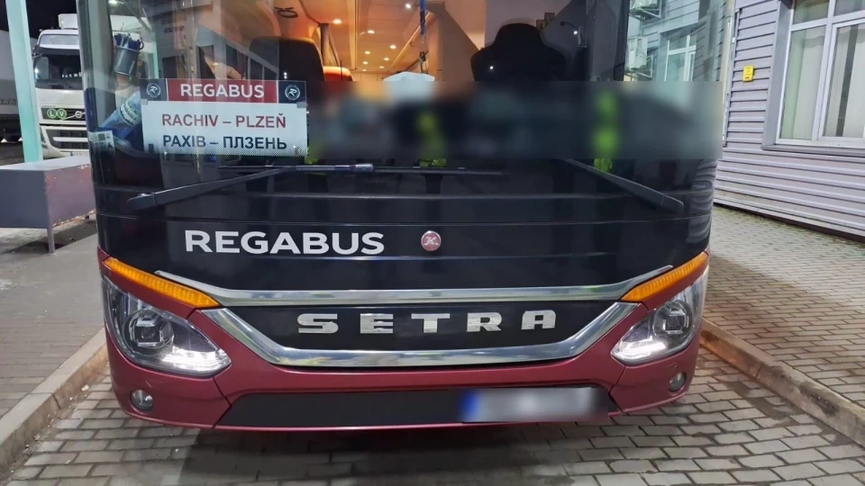автобус на кордоні
