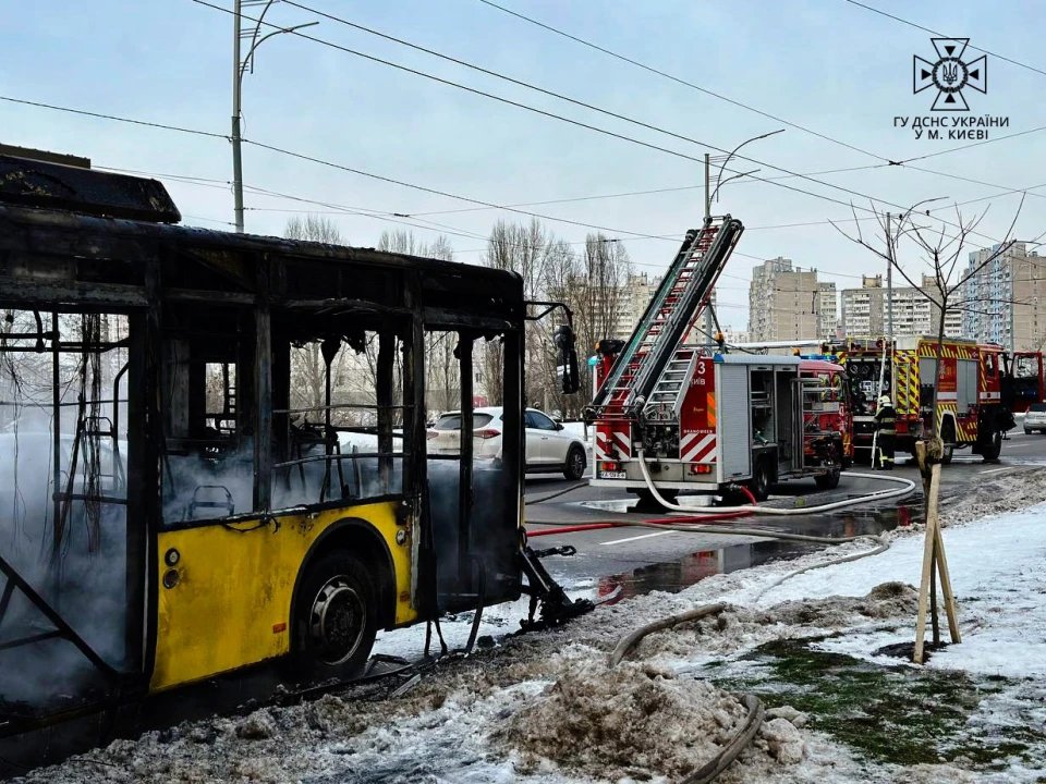 У Києві загорівся тролейбус