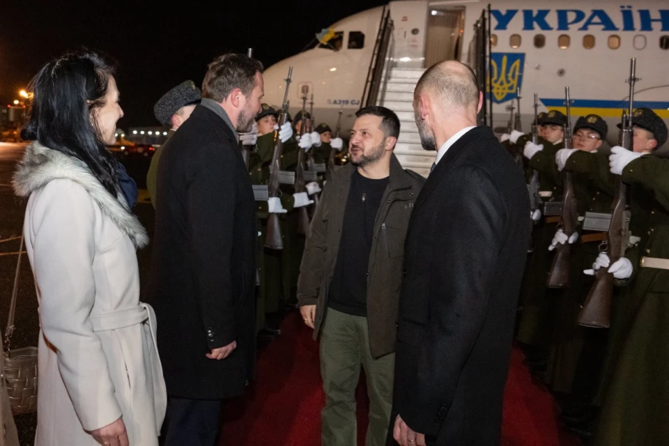 Volodymyr Zelenskyy arrives on a visit to Estonia