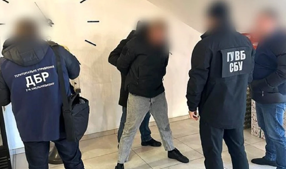 Прикордонник з Буковини за $10 тис. обіцяв знайомому працевлаштувати його в СБУ