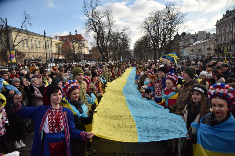 У Львові встановили рекорд України: розгорнули найбільший державний ...