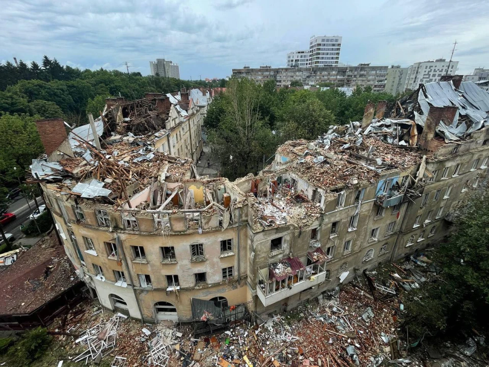 Будинок на Стрийській після ракетної атаки влітку 2023 року