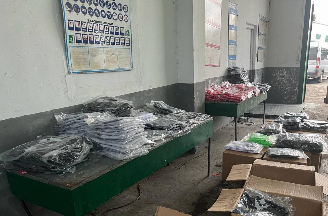 На кордоні з Польщею виявили незадекларований одяг на пів мільйона
