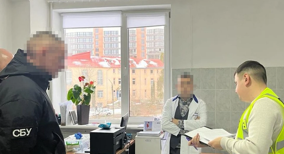 На Буковині посадовців медзакладів і ВЛК викрили на сприянні в ухиленні від мобілізації за гроші