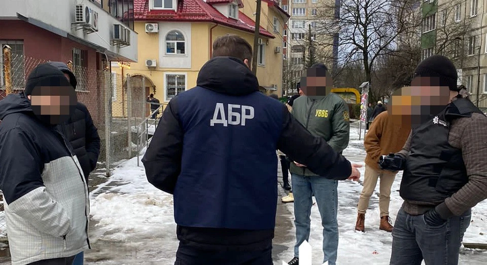 Правоохоронець зі Львова за $10 тис. обіцяв влаштувати чоловіка на службу до прикордонників