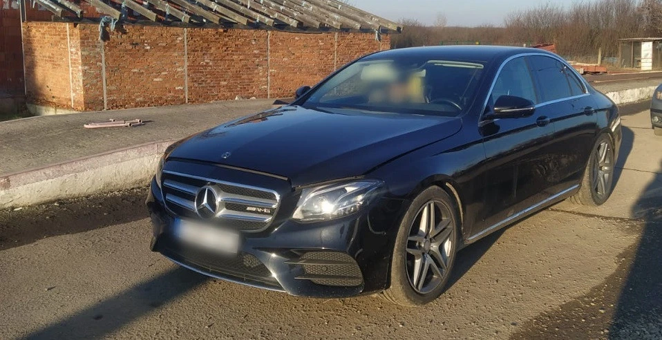 розшукуваний Інтерполом Mercedes