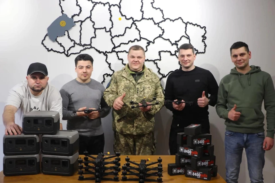 Співак SHUMEI передав ще 10 дронів та 5 зарядних станцій для захисників