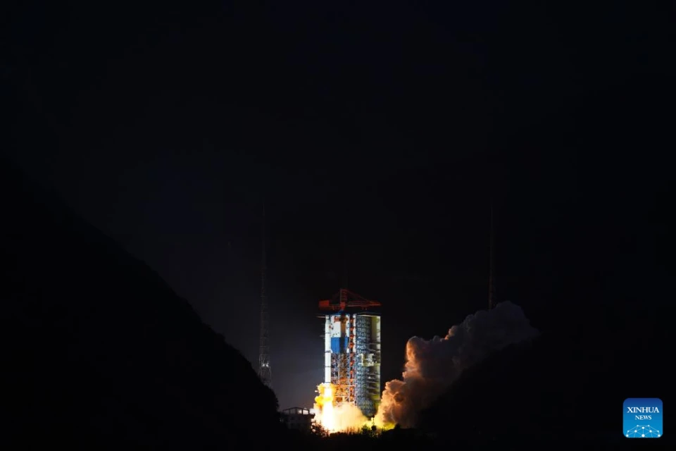 Китай запустив у космос 11 навігаційних супутників Geely-02