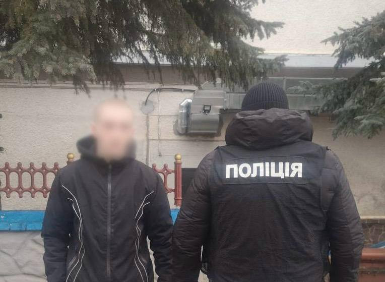 У метро Києва 18-річний хлопець побив пасажира через колір волосся