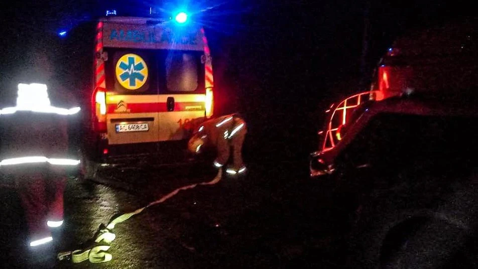 швидка застрягла у багнюці