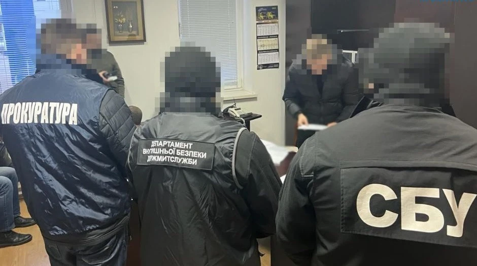 Інспектора Львівської митниці викрили на корупції