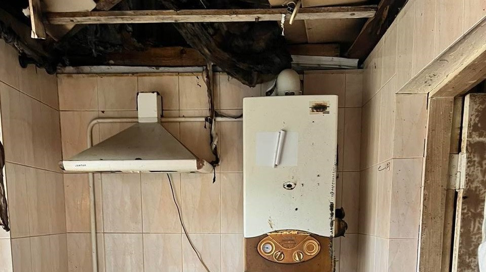 У житловому будинку на Буковині вибухнув газ, власника з опіками госпіталізували