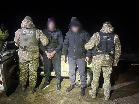 Українець намагався потрапити до Румунії, заховавшись під сидінням авто