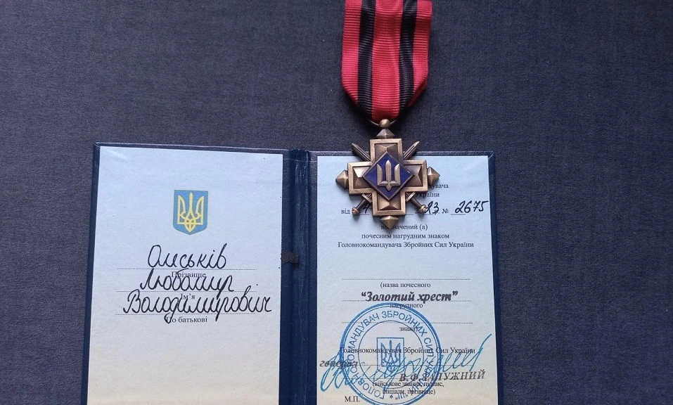 Штаб-сержант з Франківщини Любомир Олеськів отримав "Золотий Хрест" від Залужного
