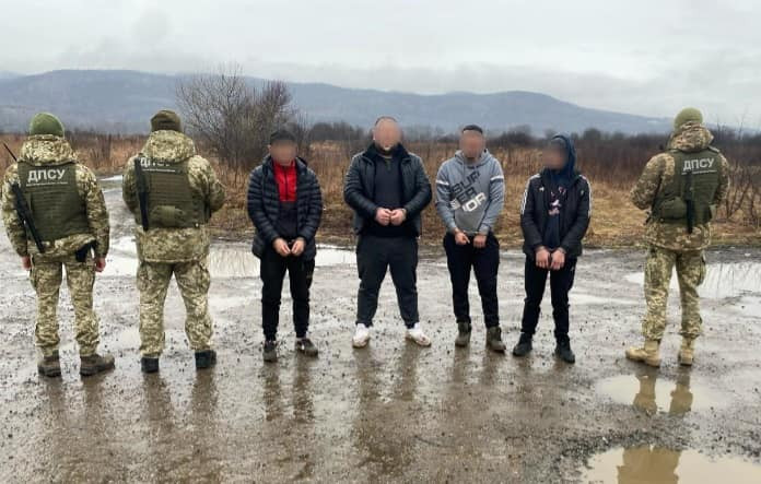 ухилянти біля кордону за Словаччиною