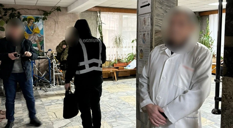 Лікар-хірург госпіталю на Львівщині за $5 тис. обіцяв чоловікові зробити його "непридатним" до служби