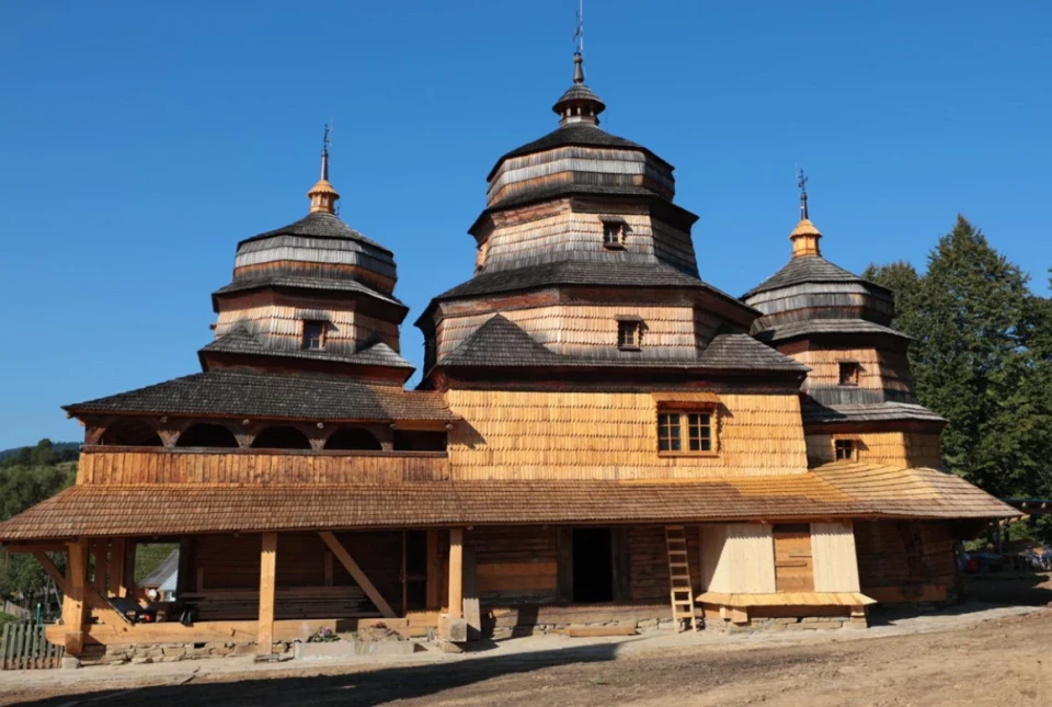 дерев’яна церква Св. Михаїла в селі Ісаї