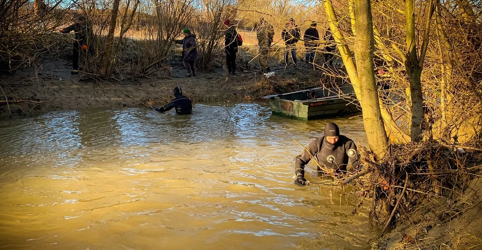 На Буковині третій день шукають 8-річну дівчинку, що впала у річку