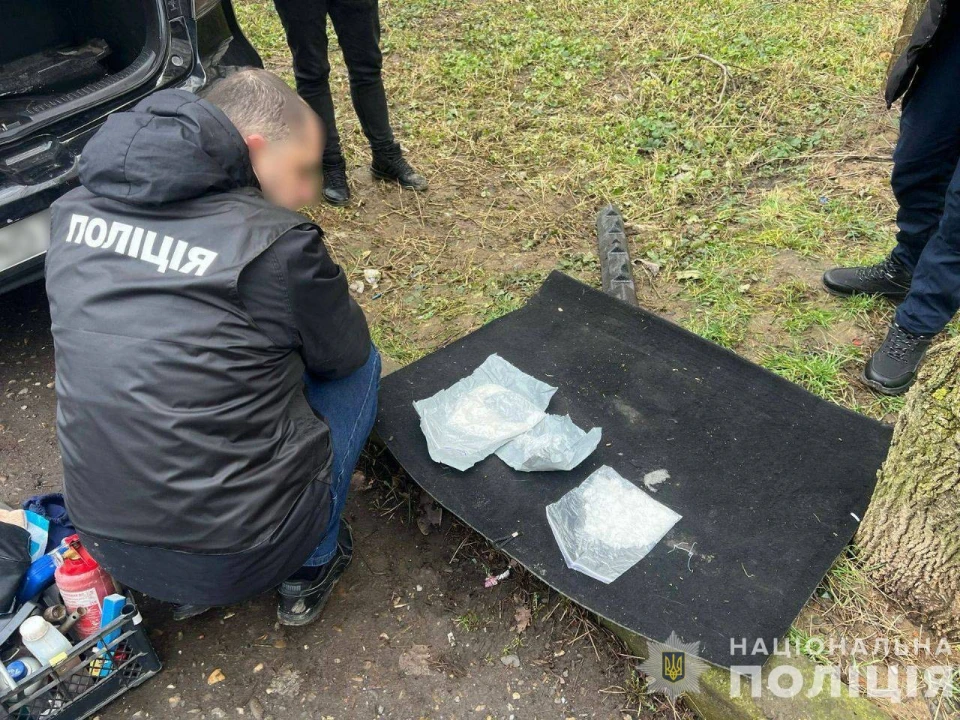 На Закарпатті затримали групу наркоторговців з партією метамфетаміну на понад пів мільйона гривень