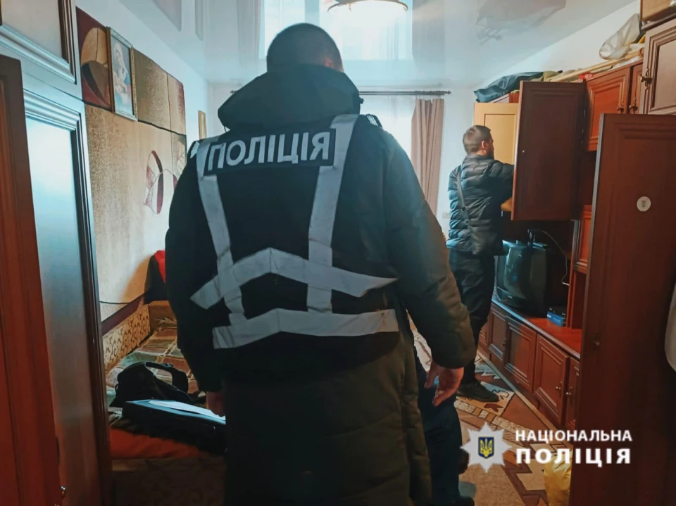 Прикарпатські поліцейські затримали чоловіка, якого підозрюють у збуті вогнепальної зброї та набоїв
