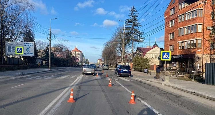 У Тернополі водій Peugeot на переході збив 10-річну дівчинку
