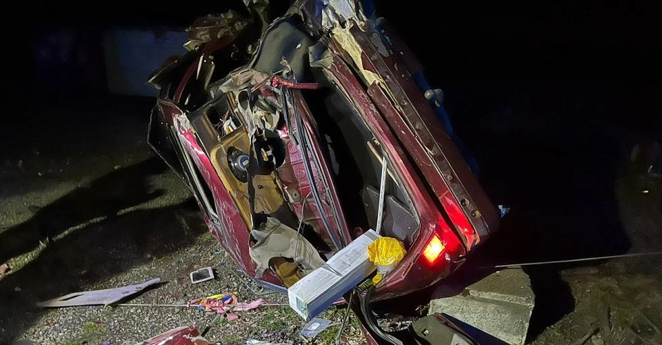 На Буковині автівка злетіла в кювет і перекинулася, постраждали двоє дітей