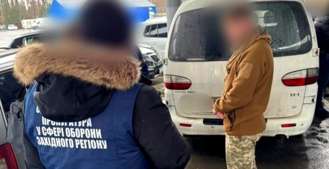 У Львові затримали військового і його спільника, які за $10 тис. обіцяли чоловікові допомогти уникнути мобілізації