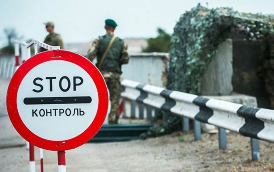 Хто може виїжджати за кордон?