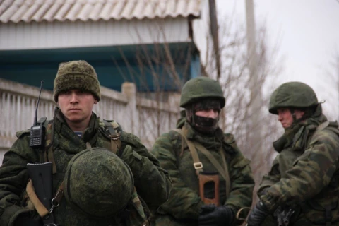 Російські окупанти без опізнавальних знаків у Криму у 2014 році