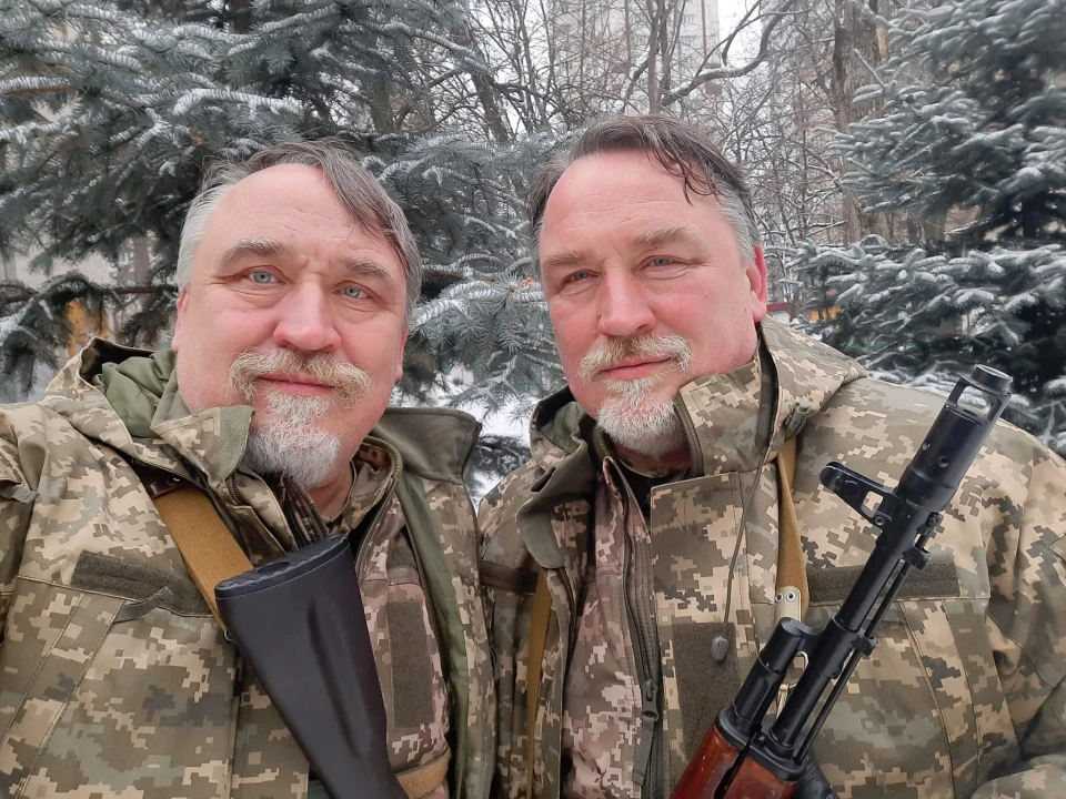 Ліворуч на фото Дмитро Капранов, а праворуч Віталій Капранов
