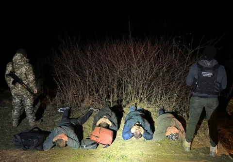 На кордоні з Румунією за допомогою дрона та службового собаки спіймали чоловіків, які планували втечу з України