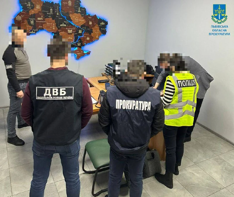 Мешканка Львова пропонувала чоловіку "допомогти" скласти іспит з водіння за 15 тис. грн
