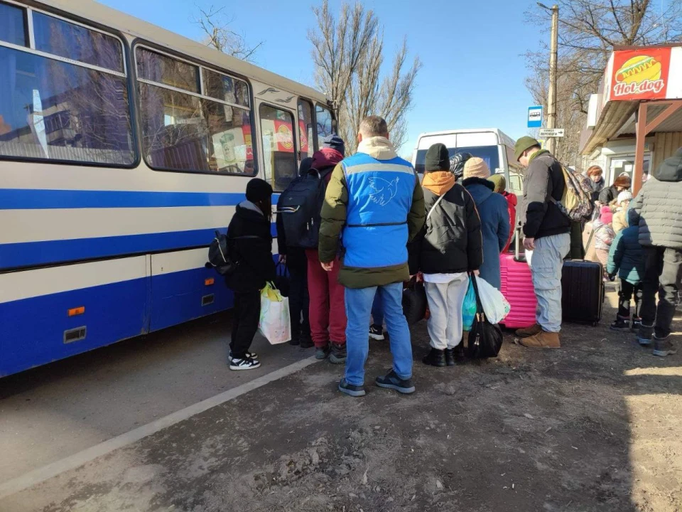 З прифронтових територій Донеччини на Закарпаття евакуювали низку сімей з дітьми