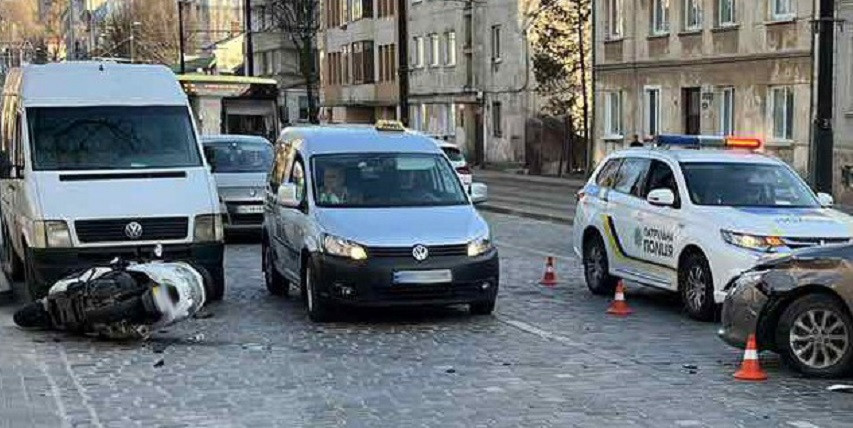 У ДТП легковика та мотоцикла постраждав 36-річний львів'янин