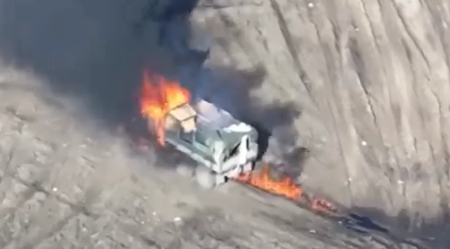 Воїни волинської ТрО за допомогою двох ударних FPV-дронів спалили російський "урал"