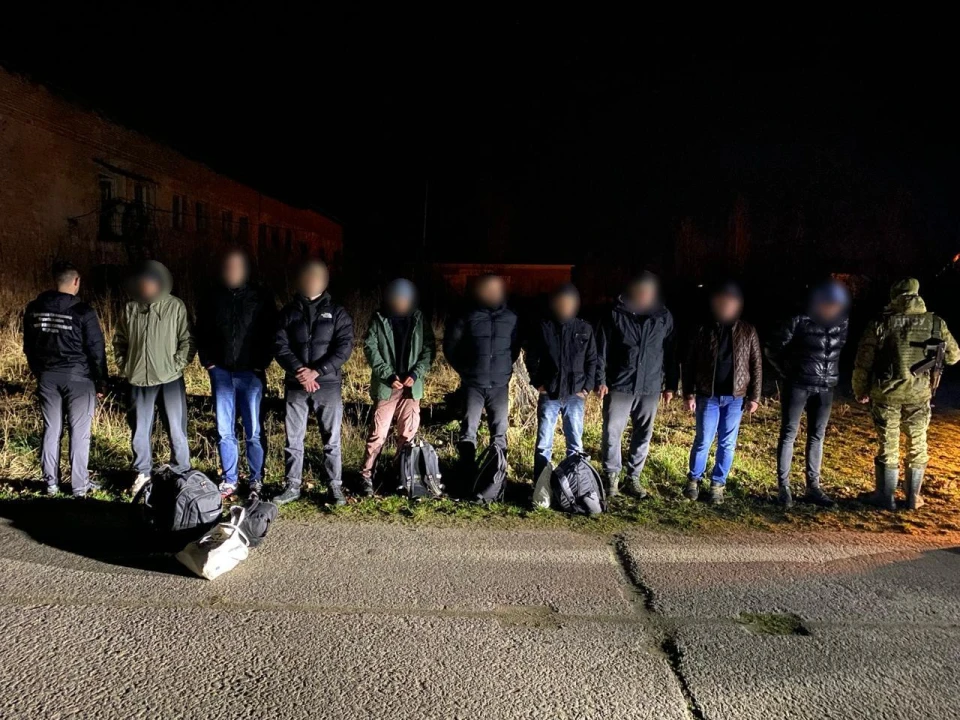 На Закарпатті затримали 9 чоловіків, які планували незаконно потрапити до Угорщини