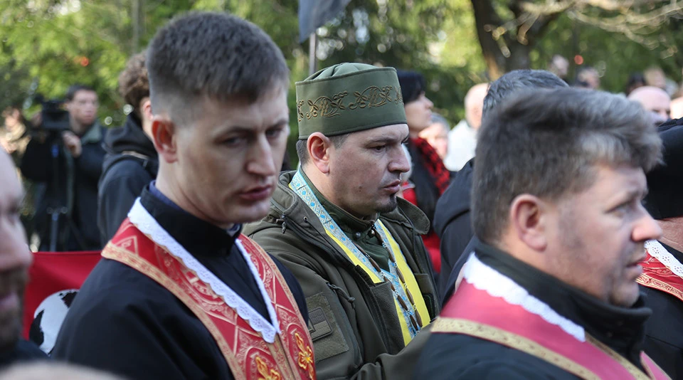 вшанування пам'ять Романа Шухевича біля зруйнованого музею у Львові