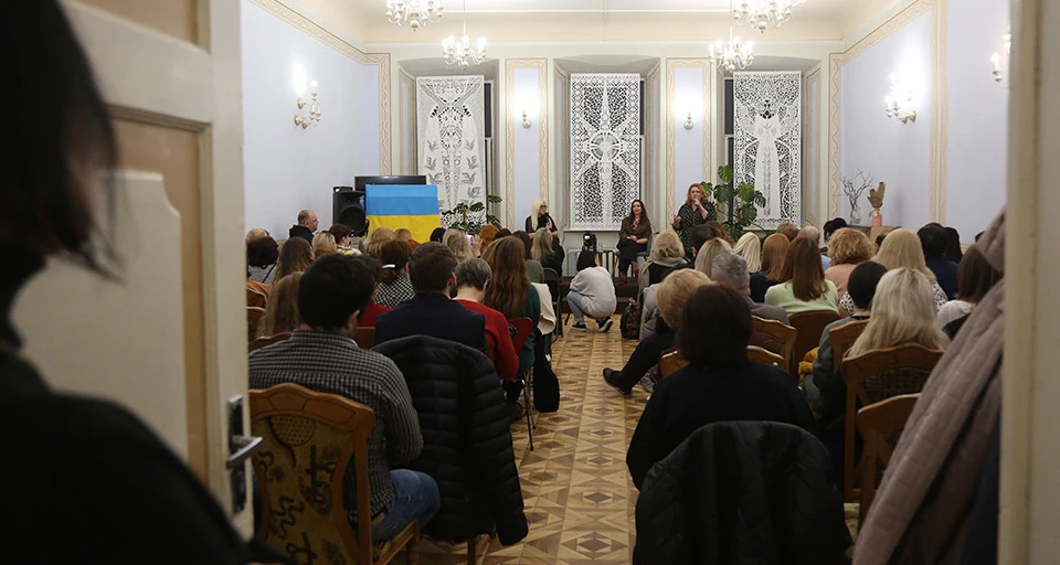 Презентація книжки Олени Чернінької "Лемберґ: мамцю, ну не плач"