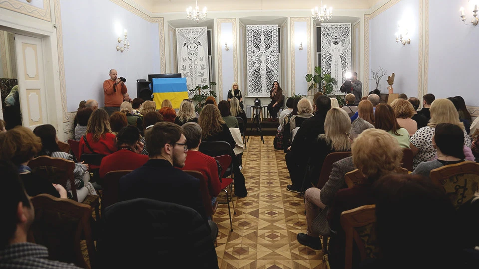 Презентація книжки Олени Чернінької "Лемберґ: мамцю, ну не плач"