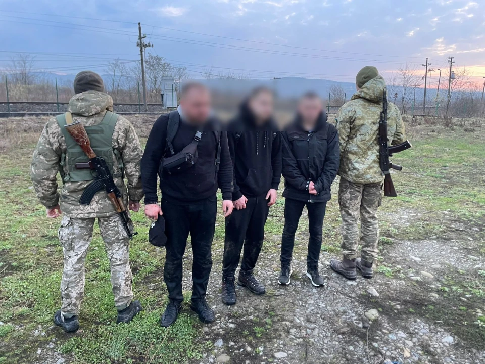 Поблизу Тиси затримали 11 чоловіків, які планували незаконно потрапити до Румунії