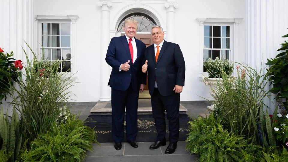 Трамп та Орбан у гольф-клубі американського екс-президента у 2022 році