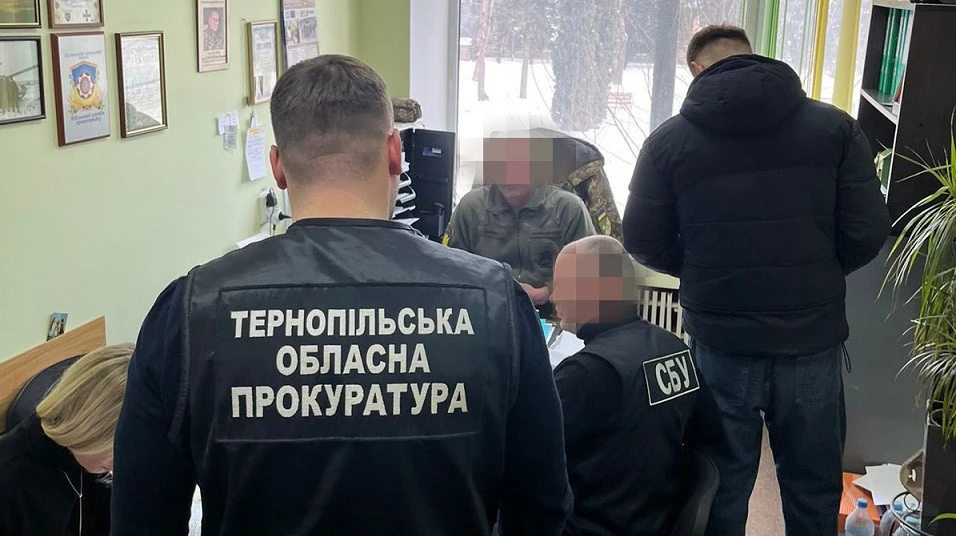 У Тернополі судитимуть працівника ТЦК, який за хабар допоміг ухилянту уникнути мобілізації