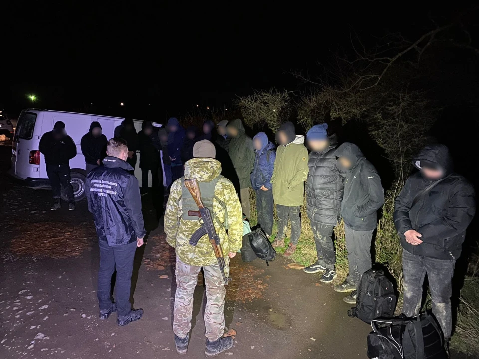 Закарпатець намагався переправити до Угорщини 16 чоловіків за понад $100 тис.