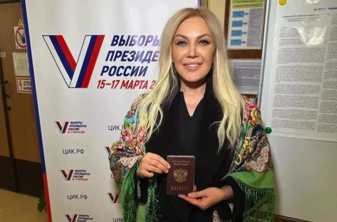 На фото: Таїсія Повалій на виборах у Росії
