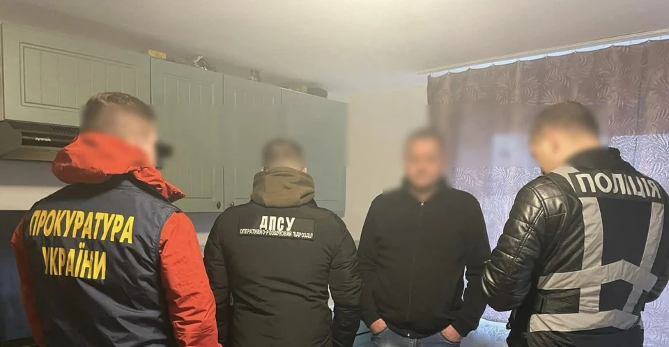 "Бізнесмен" зі Львівщини за $3 тис. з людини виготовляв чоловікам фіктивне посвідчення водія-експедитора
