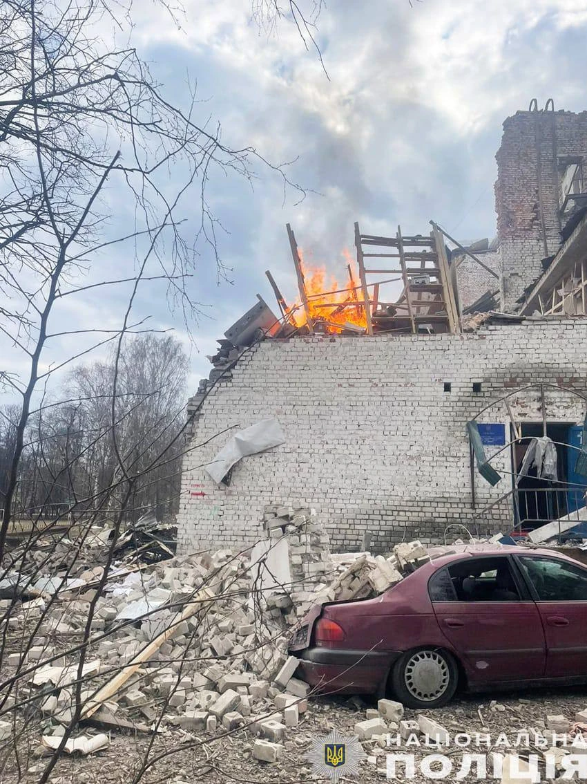 На Чернігівщині росіяни вдарили КАБами по будинку культури