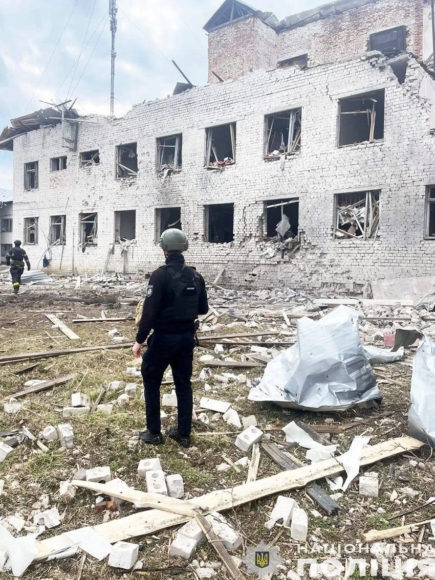 На Чернігівщині росіяни вдарили КАБами по будинку культури