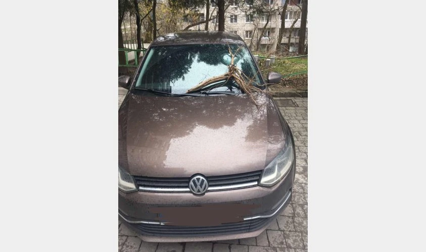 пошкоджена автівка