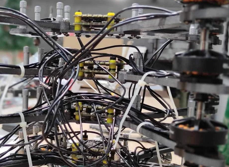 дрони для військових